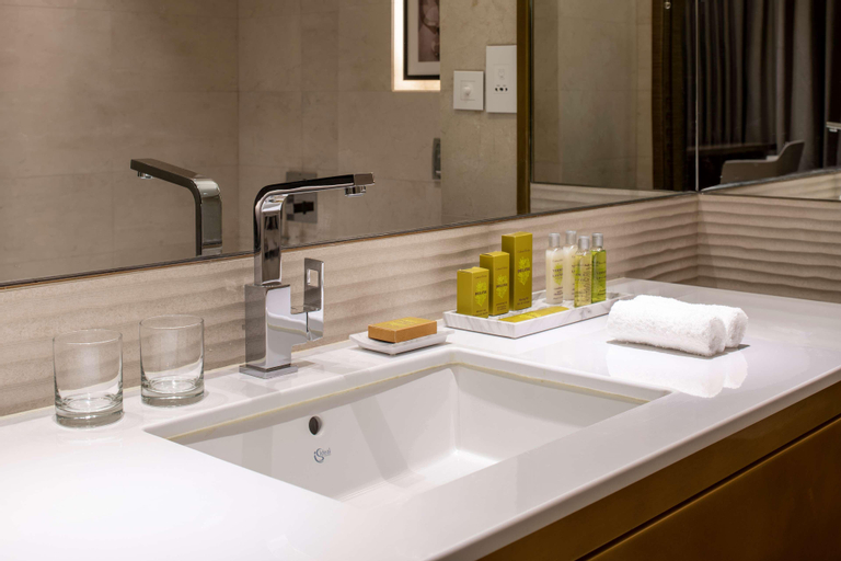 Bathroom 18