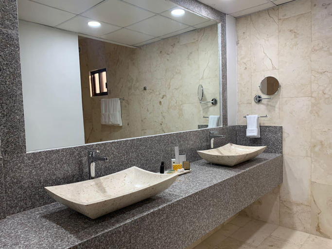 Bathroom 5, Real Hispano, Valladolid