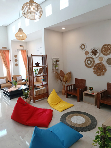 Public Area, Adiwarna Homestay Batu, Malang