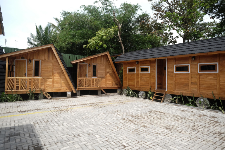 Exterior & Views 30