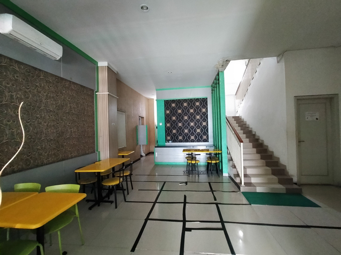 Public Area 2, RedDoorz @ Jalan Emmy Saelan Palu, Palu