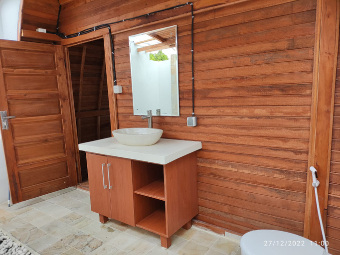Bathroom 3, Cemara Beach Cottage, South Lampung