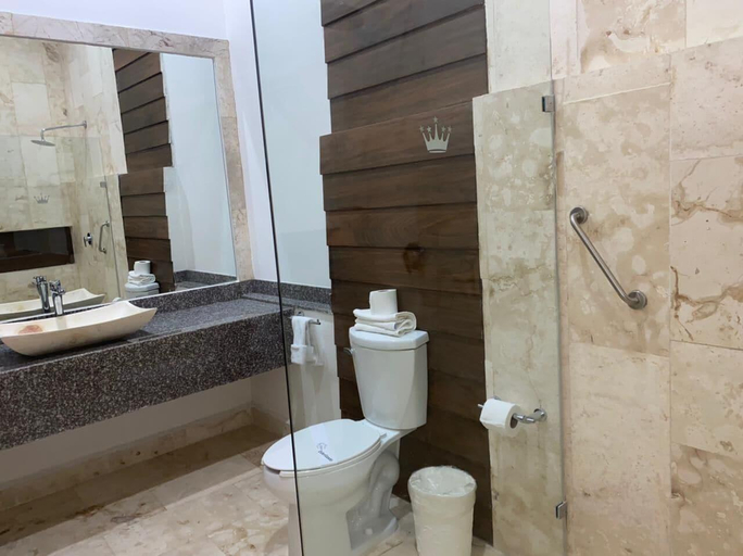 Bathroom 5, Real Hispano, Valladolid