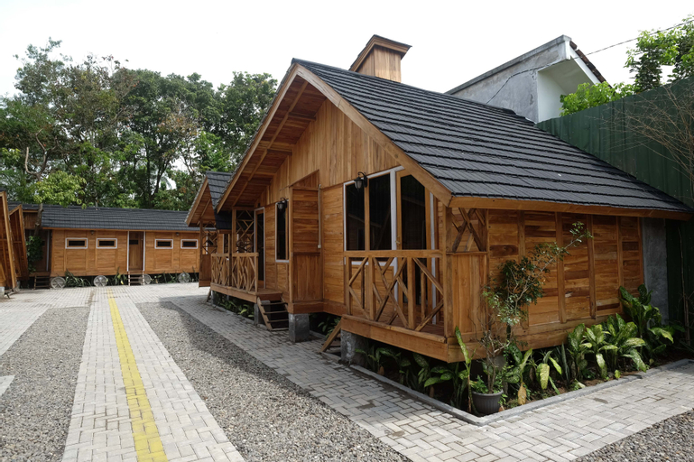 Exterior & Views 28