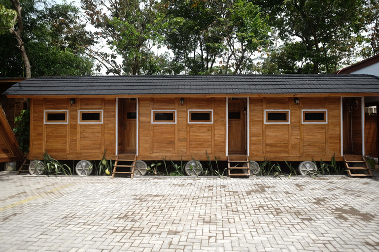 Exterior & Views 29