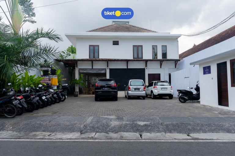 Exterior & Views 22