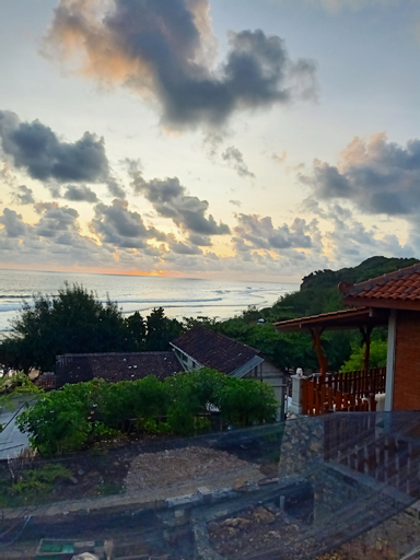 Exterior & Views 9
