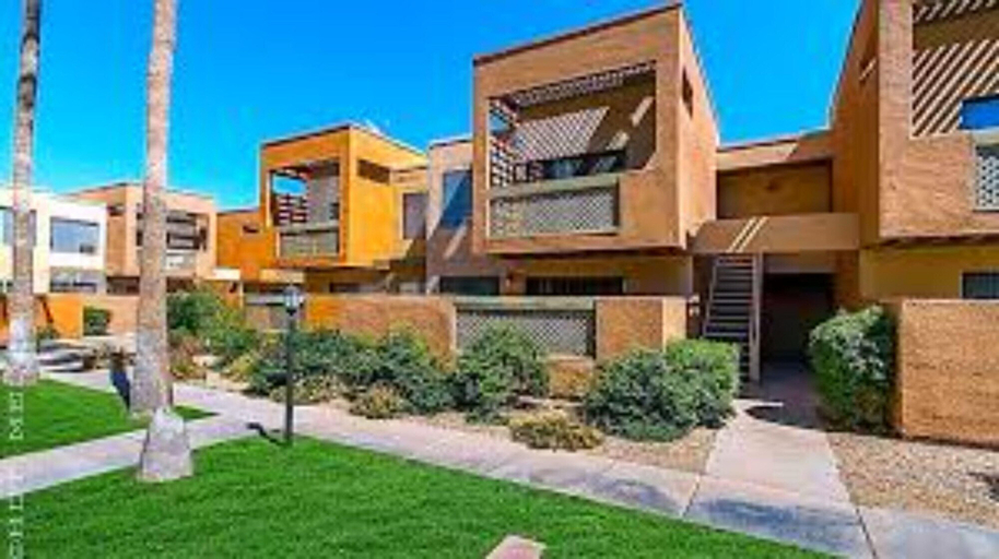 Sunscape Villas Contemporary Lower by Casago, Maricopa