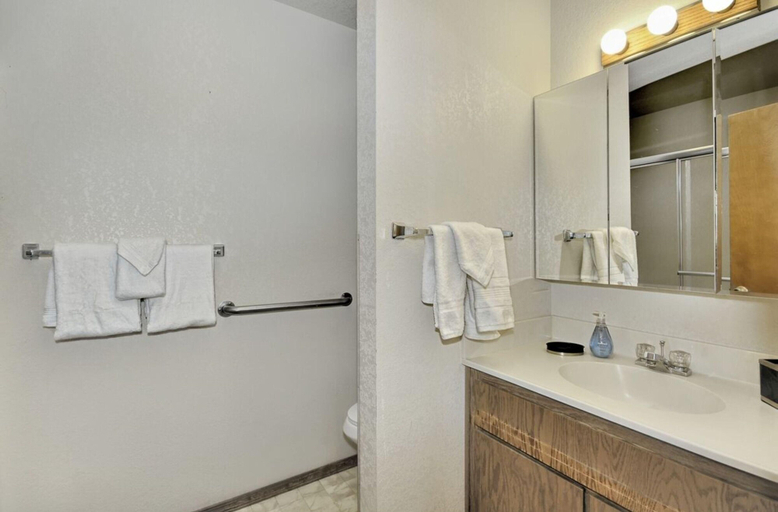 Bathroom 4, Andante Trail by Casago, Yavapai