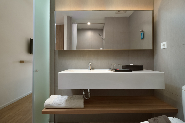 Bathroom 18