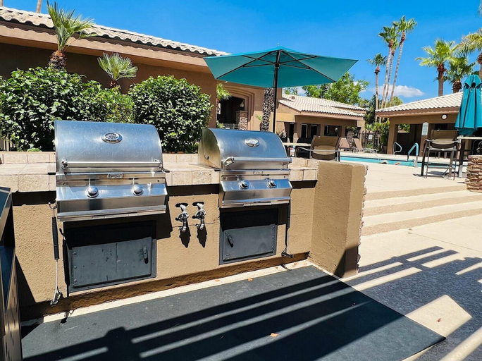 Food & Drinks, Cozy at Kierland by Casago, Maricopa