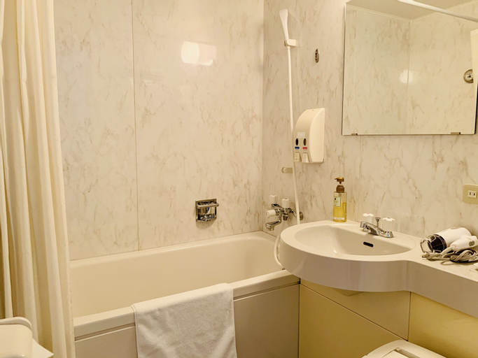 Bathroom 13