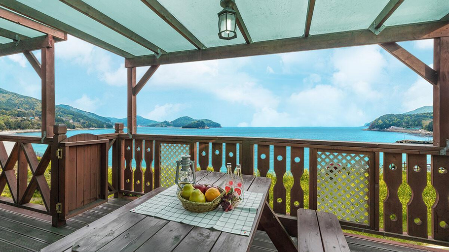 Others 2, Geojae Green Hue Pension, Geoje