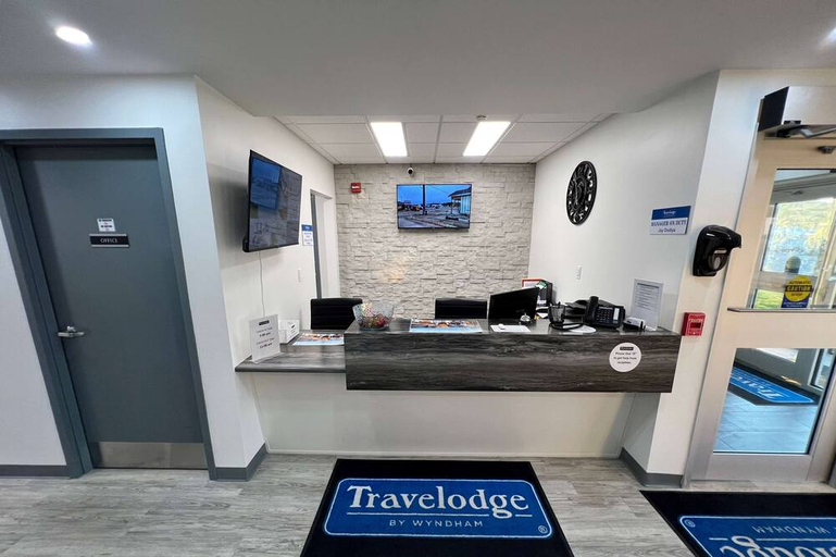 Public Area 2, Travelodge by Wyndham Marathon, Thunder Bay