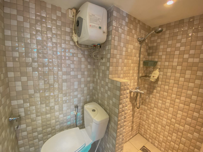 Bathroom 5, Apartment The Jarrdin By hallotiduR, Bandung