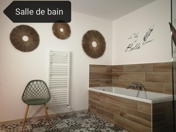 Bathroom 5, Le Domaine de Pivette, Manche
