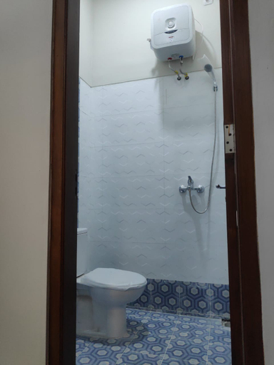 Bathroom 4, The Sky Syariah Guest House, Solo