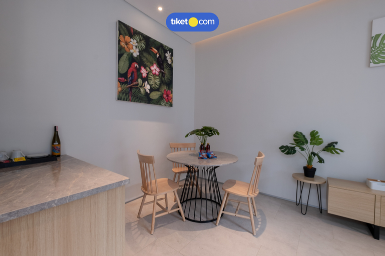 Dining Room 11