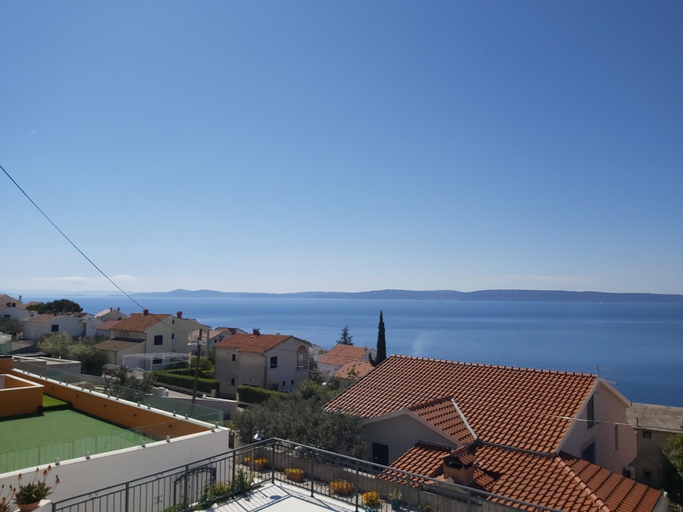 Others 5, sea view apartment w/ swimming pool and jacuzzi a7, Trogir