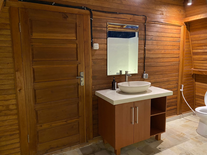 Bathroom 5, Cemara Beach Cottage, South Lampung