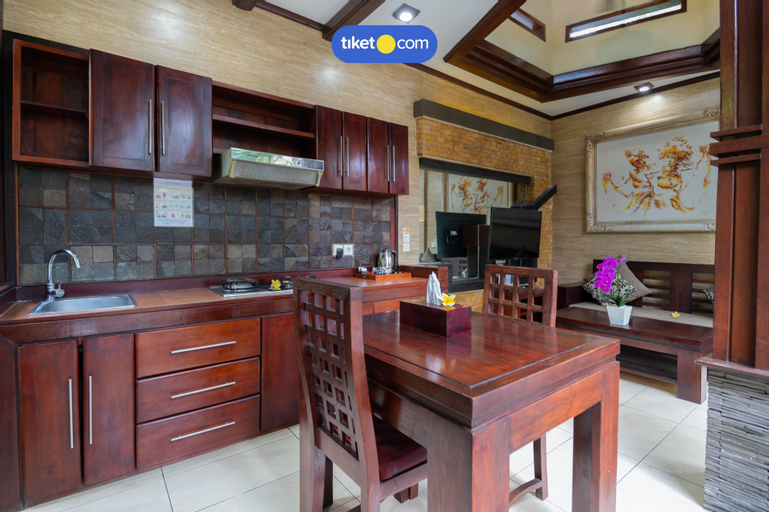 Dining Room 13