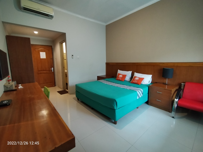 Hotel Urban Latifa Yogyakarta Room Type - Deluxe Room King Bed Room Only