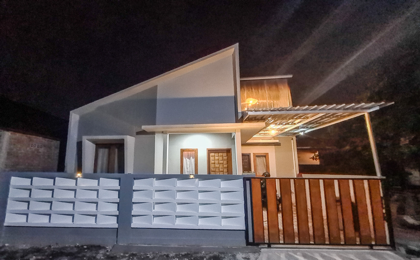 Exterior & Views 2, Casa Tartu - 3BR Modern Rustic Home, Sleman