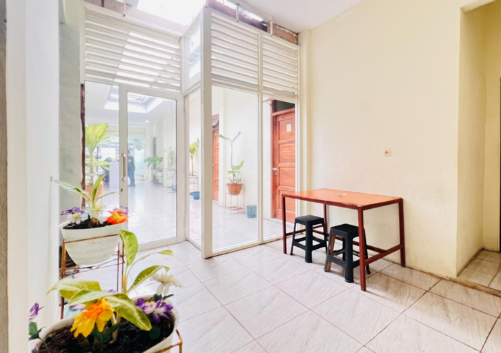 Exterior & Views 4, RedDoorz near Alun Alun Sidoarjo, Sidoarjo