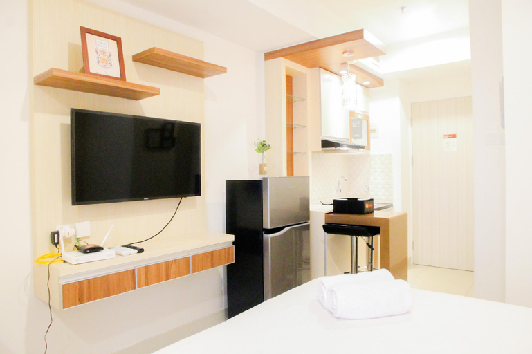 Bedroom 2, Cozy Studio Apartment @ Grand Kamala Lagoon By Travelio, Bekasi
