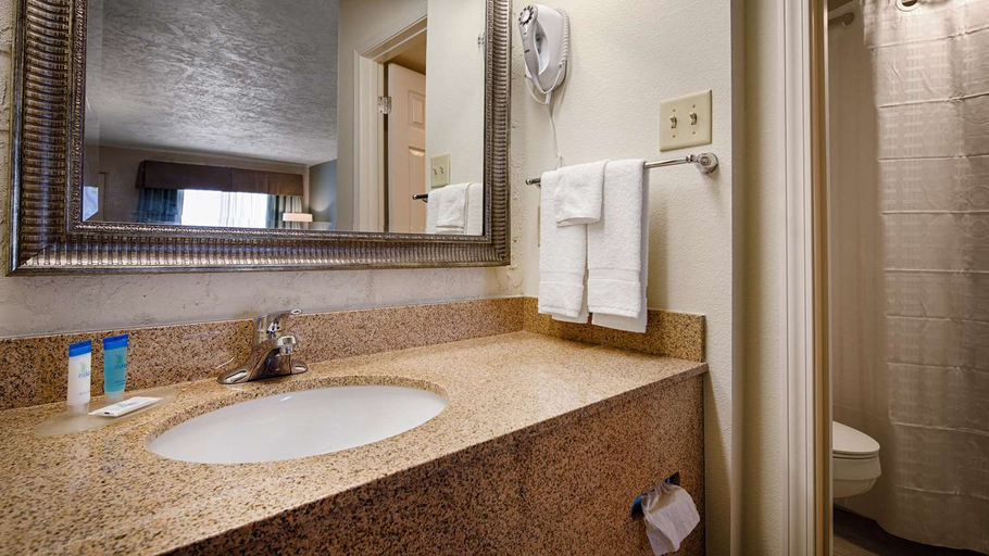 Bathroom 4, Quality Inn Clinton North, Van Buren