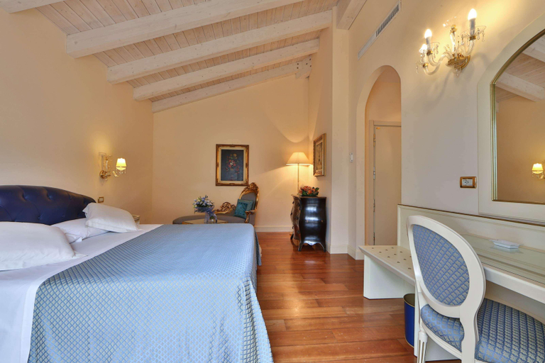Bedroom 3, Hotel Globus, Ravenna