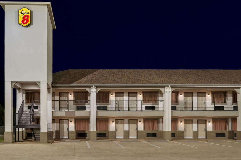 Exterior & Views 2, Super 8 by Wyndham Houston/Dtwn/I-610, Houston