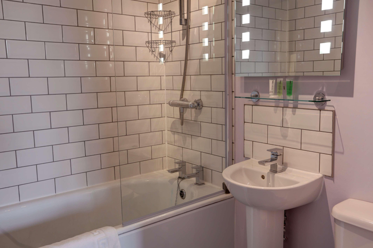 Bathroom 4, The Oaklands Hotel, Norfolk