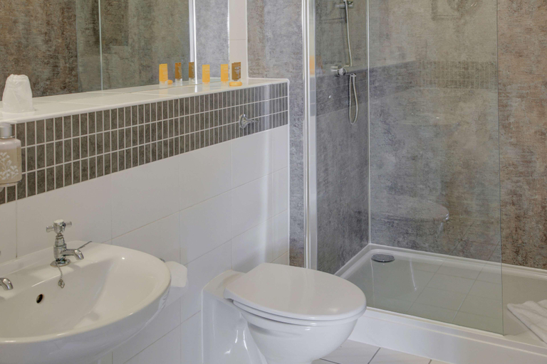 Bathroom 4, Old Hunstanton Le Strange Arms Htl, BW Signature, Cambridgeshire