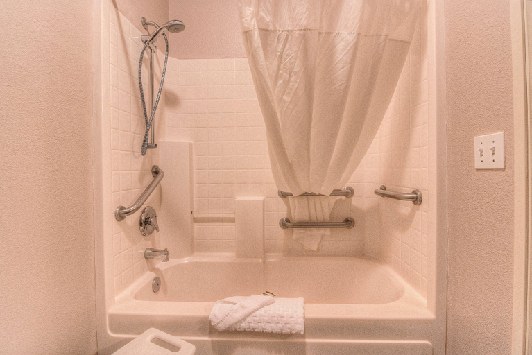 Bathroom 4, Best Western Plus Yakima Hotel, Yakima