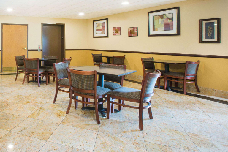 Food & Drinks, Ex Baymont by Wyndham Beckley, Raleigh