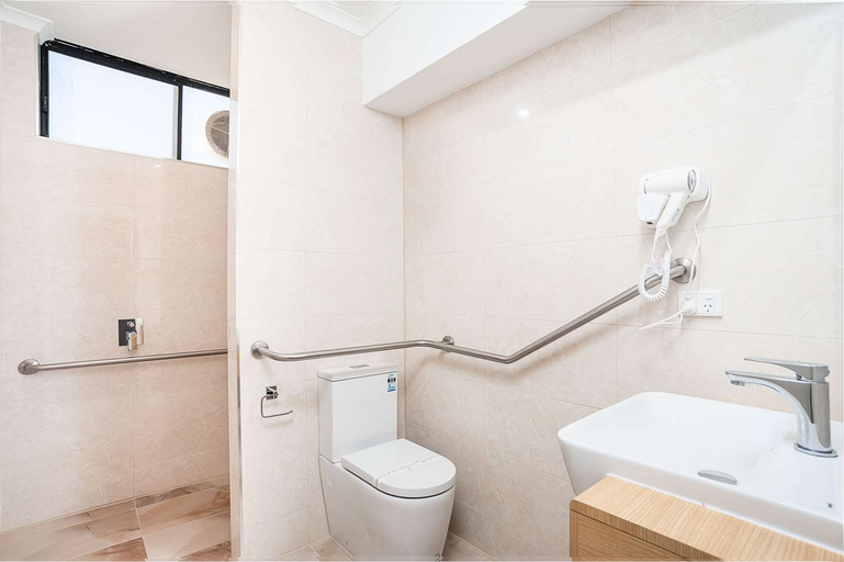 Bathroom 4, Mahoneys Motor Inn, Melbourne