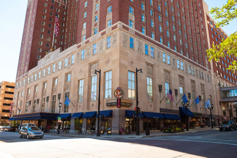 Exterior & Views 1, Hilton Milwaukee, Milwaukee