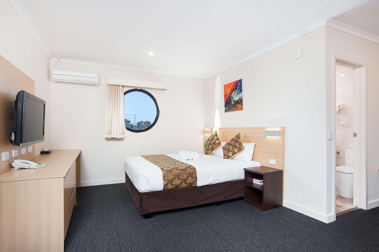 Bedroom 3, Mahoneys Motor Inn, Melbourne