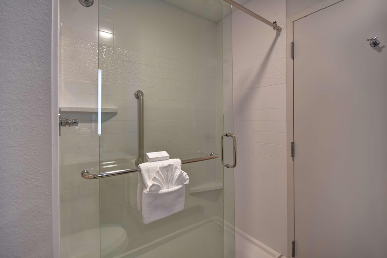 Bathroom 4, Hampton Inn Potomac Mills/Woodbridge, Prince William