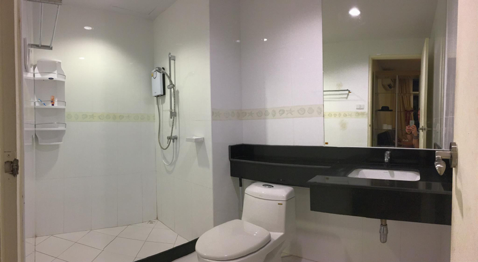Bathroom 4, The Ocean Pearl, Pattaya