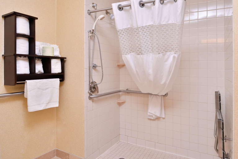 Bathroom 4, Hampton Inn & Suites - Cape Coral/Fort Myers Area, Lee