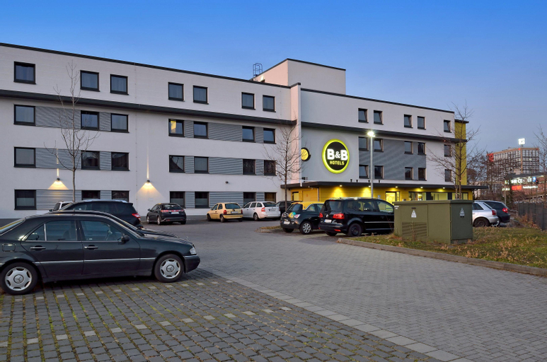 Exterior & Views 16