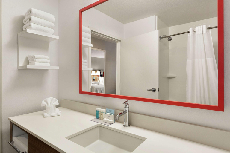 Bathroom 4, Hampton Inn Kansas City/Blue Spring, Kansas City
