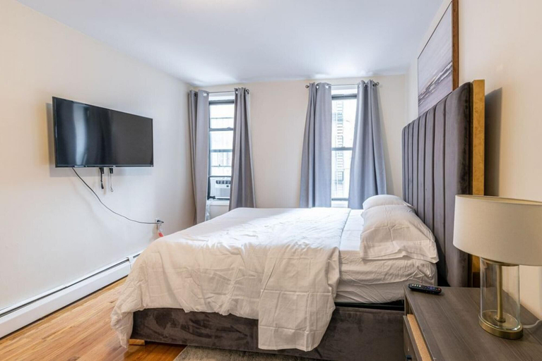 Bedroom 4, Gorgeous Studio Monthly Apartment, New York