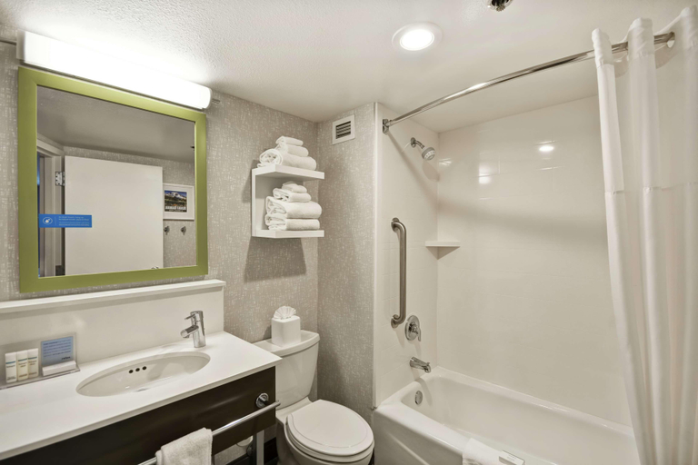 Bathroom 4, Hampton Inn Seattle-Southcenter, Tukwila