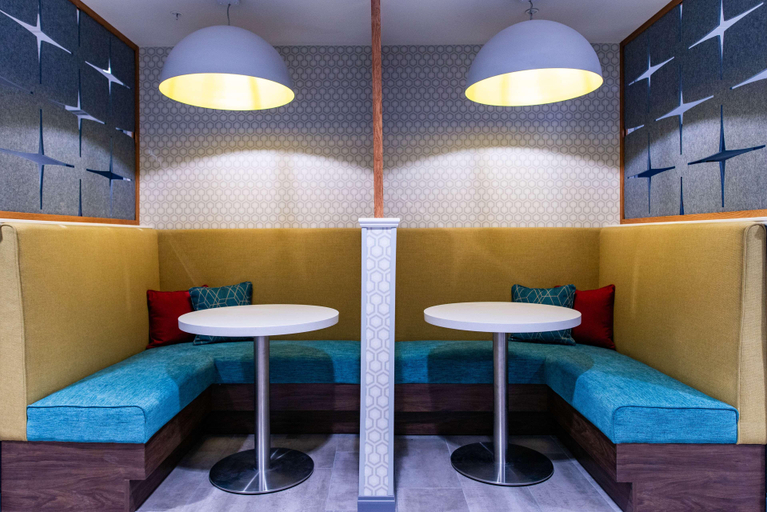 Public Area 2, Hampton Inn Paris, Lamar
