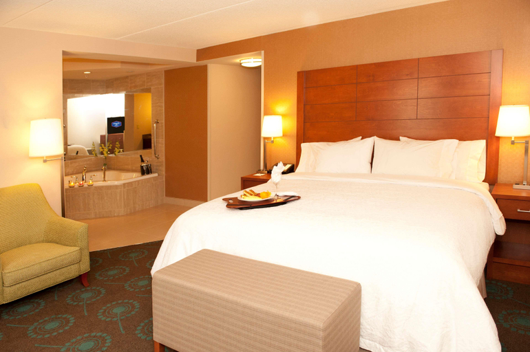 Bedroom 4, Hampton Inn By Hilton Brampton Toronto, Peel