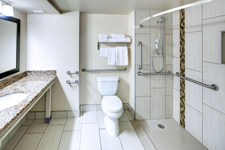 Bathroom 5, DoubleTree by Hilton Madison Downtown, Dane