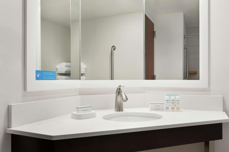 Bathroom 4, Hampton Inn Oklahoma City-I-40 E. (Tinker Air Forc, Oklahoma
